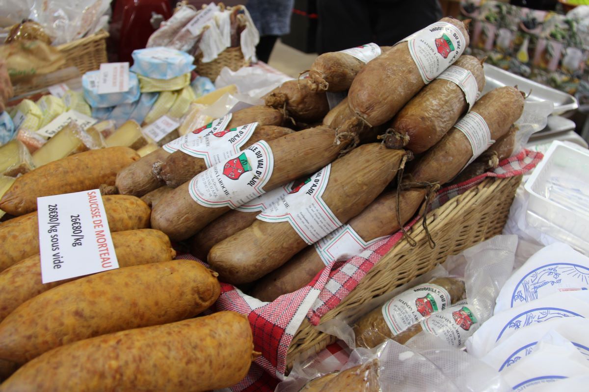 Le marché des salaisons de Franche-Comté sous IGP a plutôt bien résisté à la baisse de pouvoir d'achat des Français. Crédit photo : Alexandre Coronel